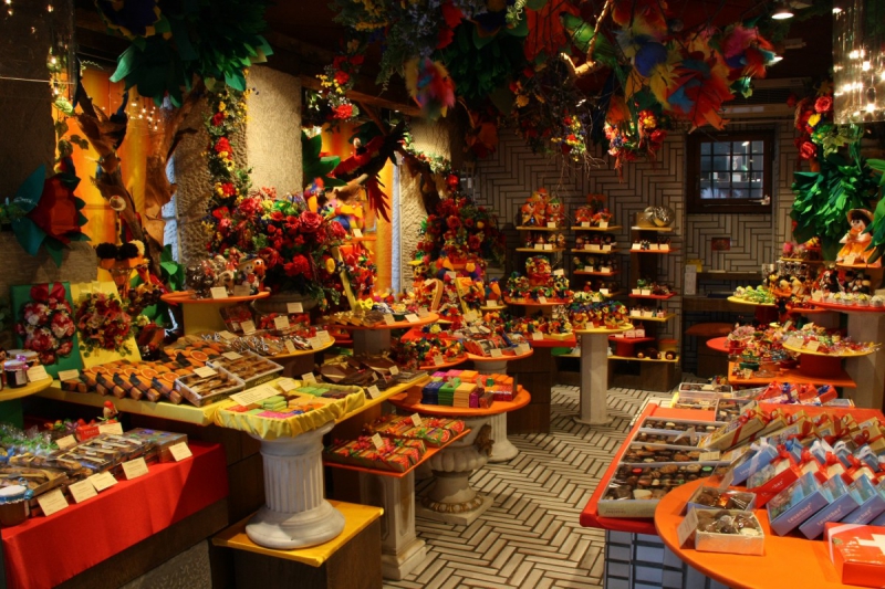 vente-ANTIBES-min_candy_store_chocolate_shop_chocolate_switzerland-393515