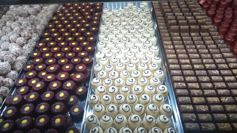 vente-ANTIBES-min_chocolates_milk_chocolate_white_chocolate_truffles_candy_food_treat_cacao-1213769